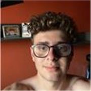 Ciao! Sono Gabriele, uno studente che si diplomerà quest'anno e possiedo il certificato di inglese livello C1