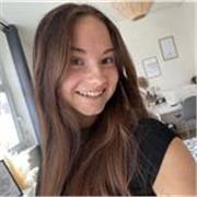 Estudiante de grado de traducción (español/ inglés/ francés) francesa nativa