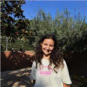 Soy una joven entusiasta, resolutiva y responsable con ganas de enseñar. Estoy dispuesta a dar clases para una gran variedad de cursos, incluyendo Educación Secundaria Obligatoria  y Bachillerato.