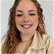 Soy una persona con mucha paciencia, tengo experiencia con niños desde 2 hasta 10 años, me encanta enseñar y aprender de cada uno.