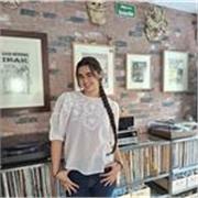 Estudiante de Relaciones Internacionales enseña idiomas, materias de 2 bachillerato en ciencias sociales y apoyo escolar general.