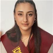 Estudiante universitaria con altas calificaciones en Lengua Castellana y Literatura, apta para desenvolverme en todos los aspectos