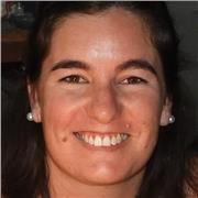 Psicopedagoga que imparte clases de apoyo escolar de manera online