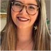 Profesora de valenciano imparte clases a estudiantes de todas las edades