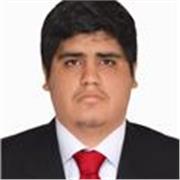 Profesor de música imparte clases a niños