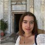 Graduada en Historia del Arte, explico los contenidos de una manera clara, cercana, dinámica y para todos los públicos. 