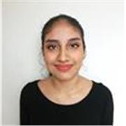 Profesora de inglés imparte clases a niños de todas las edades