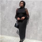 Professor de inglés imparte clases a niños de todas las edades