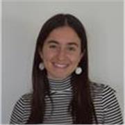 Profesora titulada en Bachillerato social-humanístico, cursando cuarto curso de Periodismo y primero de Sociología.