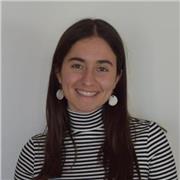 Profesora titulada en Bachillerato social-humanístico, cursando cuarto curso de Periodismo y primero de Sociología.