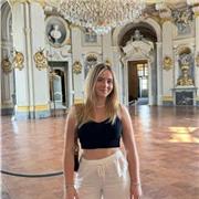 Diplomata con il massimo dei voti al Liceo Linguistico Esabac. Adesso frequento l'università di Lingue. Mi propongo per insegnare