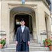 Tutor de IGCSE, IB, A Level y universidad (mates/fisica/programacion) graduado Oxford MSc (Distinction) en Física Teórica. 
