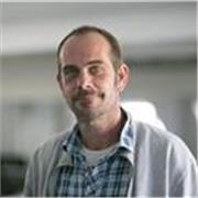 Profesor de inglés y diseñador de experiencias de aprendizaje para adultos.