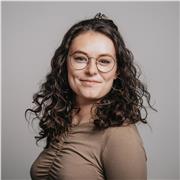 I am a qualified life coach who helps students build confidence, improve motivation and develop strong study and wellbeing habits.