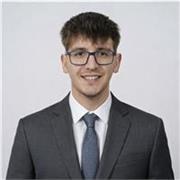 Ingeniero informático da clases de ciencias