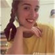 Profesora de español imparte clases para niños