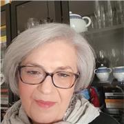 Docente di lingue impartisce lezioni di italiano, francese, inglese, spagnolo a studenti scuole medie inferiori e superiori