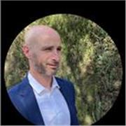 Passionné par le commerce et le développement d’activité, j’aide les entrepreneurs à avancer concrètement dans leurs projets et je forme les étudiants en BTS MCO à réussir dans le monde professionnel