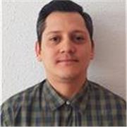 Soy un aspirante a profesor de ingles, tengo mucha paciencia y me las ingenio para hacer llegar el mensaje al oyente.