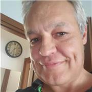 Laureato in Finanza, maturita' scientifica, fornisce lezioni (in italiano e in inglese) di matematica, fisica, chimica ed inglese