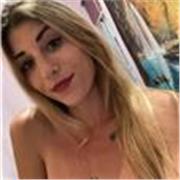 Me defino una persona empática y a la que le encanta trabajar con niños y niñas de educación primaria.