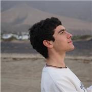 Profesor de matemáticas imparte clases a niños de primaria, ESO y bachillerato