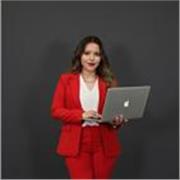 Me defino como una docente paciente, clara y comprometida con el aprendizaje significativo. 