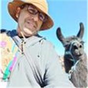 Profesor de Inglés y Ciencias Naturales imparte clases a niños de todas las edades