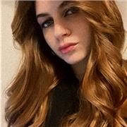 Laureata in mediazione linguistica, offre lezioni in inglese, portoghese, spagnolo, francese e italiano per stranieri