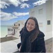 Soy una persona muy extrovertida y tengo mucha empatía con el resto de personas. Me encanta ayudar a los demás. 
