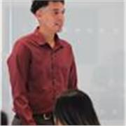 Profesor jóven e interactivo con mucho que aportar a todo público pero de igual modo dispuesto a aprender y superarme. 