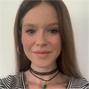 Graduada por la Universidad Pompeu Fabra, doy clases de todas de las materias de derecho