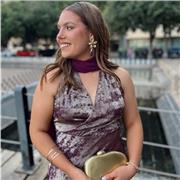 Profesora de Educación Primaria con mención en Audición y Lenguaje.