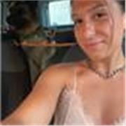 Ho 23 anni, ho il diploma di scuola superiore e sono disponibile come babysitter ed aiuto compiti
