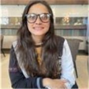 Friendly English tutor helping students improve quickly and confidently.
