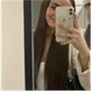 Chica amante de las lenguas con un nivel B2 de ingles