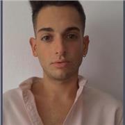 Profesor de Inglés y Biología imparte clase a niños de hasta bachillerato