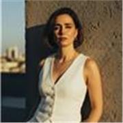 Offro lezioni di italiano online per stranieri, con un approccio pratico e orientato alla comunicazione reale. Ho vissuto in Itali