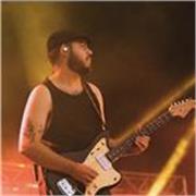 Insegnante di chitarra e produttore musicale, con 6 anni di esperienza, offre lezioni private di chitarra e produzione musicale