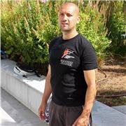 Personal trainer con pluriennale esperienza disponibile per allenamenti all'aperto o a domicilio