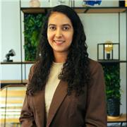 Je suis brésilienne et je vis à Lille, en France, depuis cinq ans. Je viens de terminer mon MBA en marketing digital.
J'ai travaillé pendant un an et demi dans une entreprise internationale en tant que Community Manager.
J'adore écrire des conseils de voy