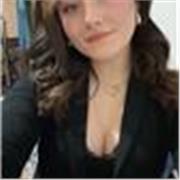 Me defino una chica simpática atenta , con estudios de maquillaje , peluquería etc