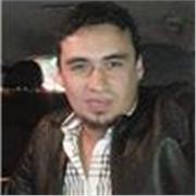 Profesor de ciencias sociales imparte clase a niños de cualquier edad