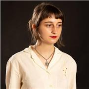 Studentessa al terzo anno di università offre aiuto compiti per alunni delle elementari e medie