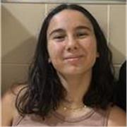 Me llamo Claudia estudió biología y se me da bien enseñar y estar con los niños 