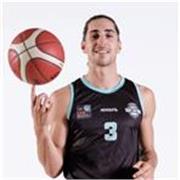 Mi nombre es Lucas, tengo 27 años y soy jugador de Baloncesto profesional en activo.
El deporte profesional y mis estudios, me han proporcionado amplios conocimientos en el trabajo en equipo, la disciplina, el liderazgo y la inteligencia emocional. Además
