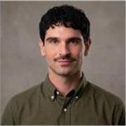 English teacher with over 5 years of experience helping students improve fluency and confidence through engaging conversation. 