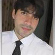 profesor de ingles imparte clases a niños y adolescentes