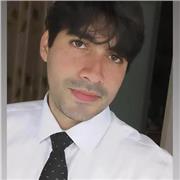 profesor de ingles imparte clases a niños y adolescentes