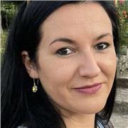 Englisch-Tutorin, die Kinder aller Altersgruppen gerne unterrichtet